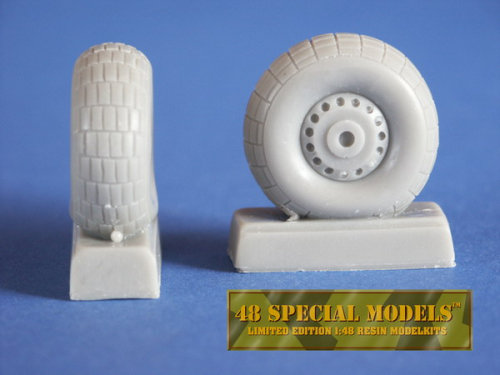 Lancaster Bomber Bulged Wheels Set (2 Pieces, for Tamiya Model), 1/48 scale