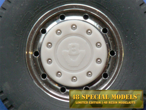 "V8" Truck Hub-Cap with nut protection ring for Tamiya Cooler Wide Rims, 1 Set, 1/14