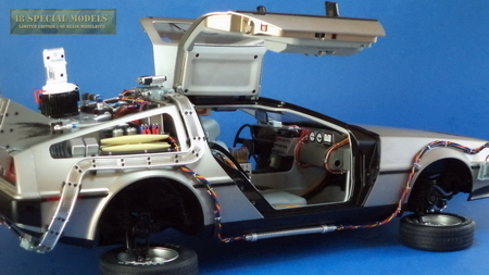 DeLorean Mk I - Mk III, ZidZ Metallmodellbausatz mit Licht, Massstab 1/8